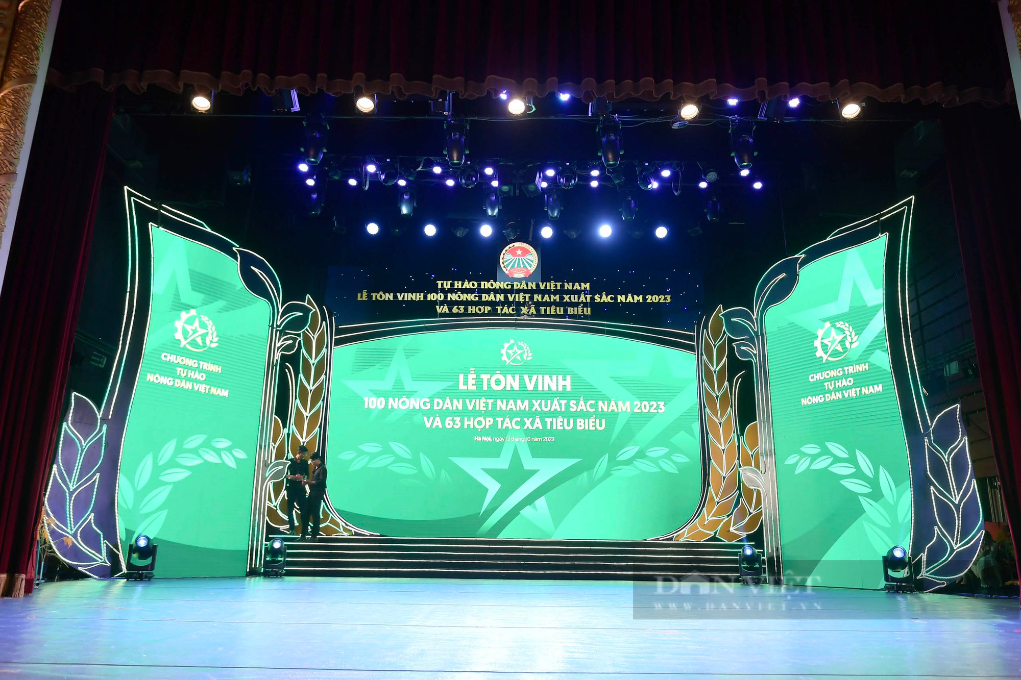 Cận cảnh buổi tổng duyệt Lễ tôn vinh 100 nông dân xuất sắc và 63 HTX Việt Nam tiêu biểu năm 2023 - Ảnh 2.