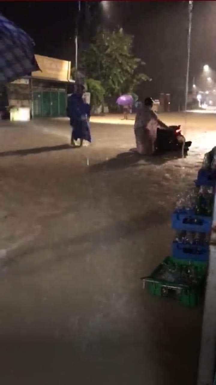 Quảng Nam mưa lớn gây sạt lở, có nơi ngập gần nửa mét - Ảnh 3.