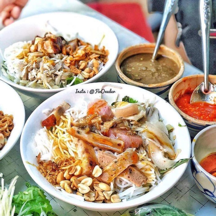 Nổi tiếng thiên đường ăn vặt, du khách đến Huế nên đến những khu ẩm thực này - Ảnh 5.
