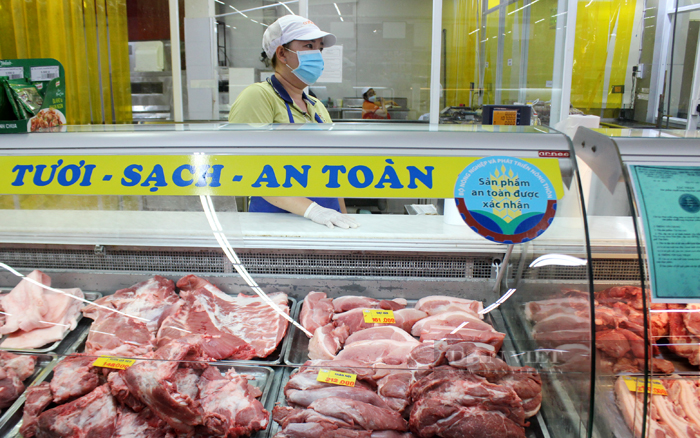 Sản phẩm an toàn được Bộ NNPTNT xác nhận bày bán tại MM Mega Market An Phú, TP.HCM. Ảnh: Trần Khánh
