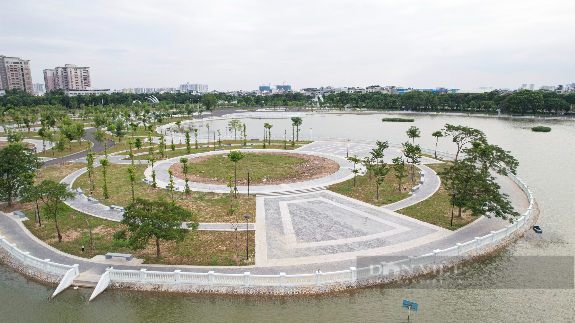 Mãn nhãn với công viên gần 100 tỷ rộng nhất quận Long Biên  - Ảnh 2.