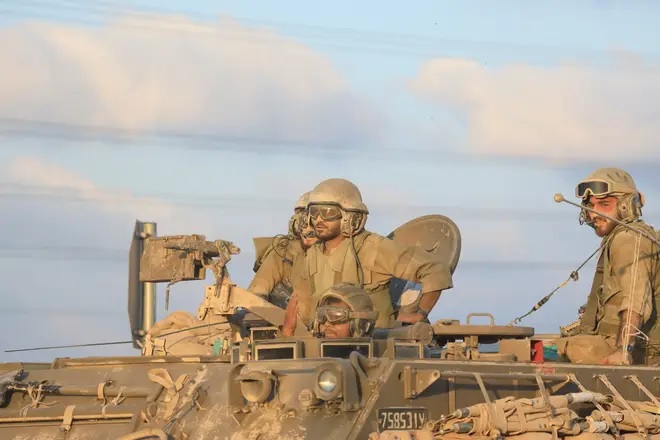 Israel tiêu diệt chỉ huy sừng sỏ của Hamas, triển khai đoàn xe tăng tinh nhuệ ùn ùn tiến vào Gaza - Ảnh 1.