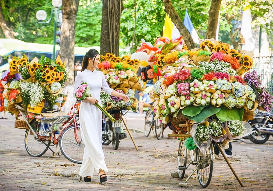 Hà Nội bước vào mùa đẹp nhất trong năm - Ảnh 2.