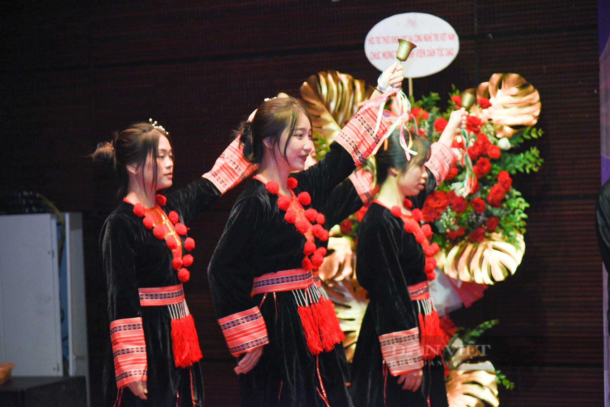 Đủ cung bậc cảm xúc tại lễ chào đón tân sinh viên dân tộc Dao tại Hà Nội lần thứ 3 - Ảnh 3.