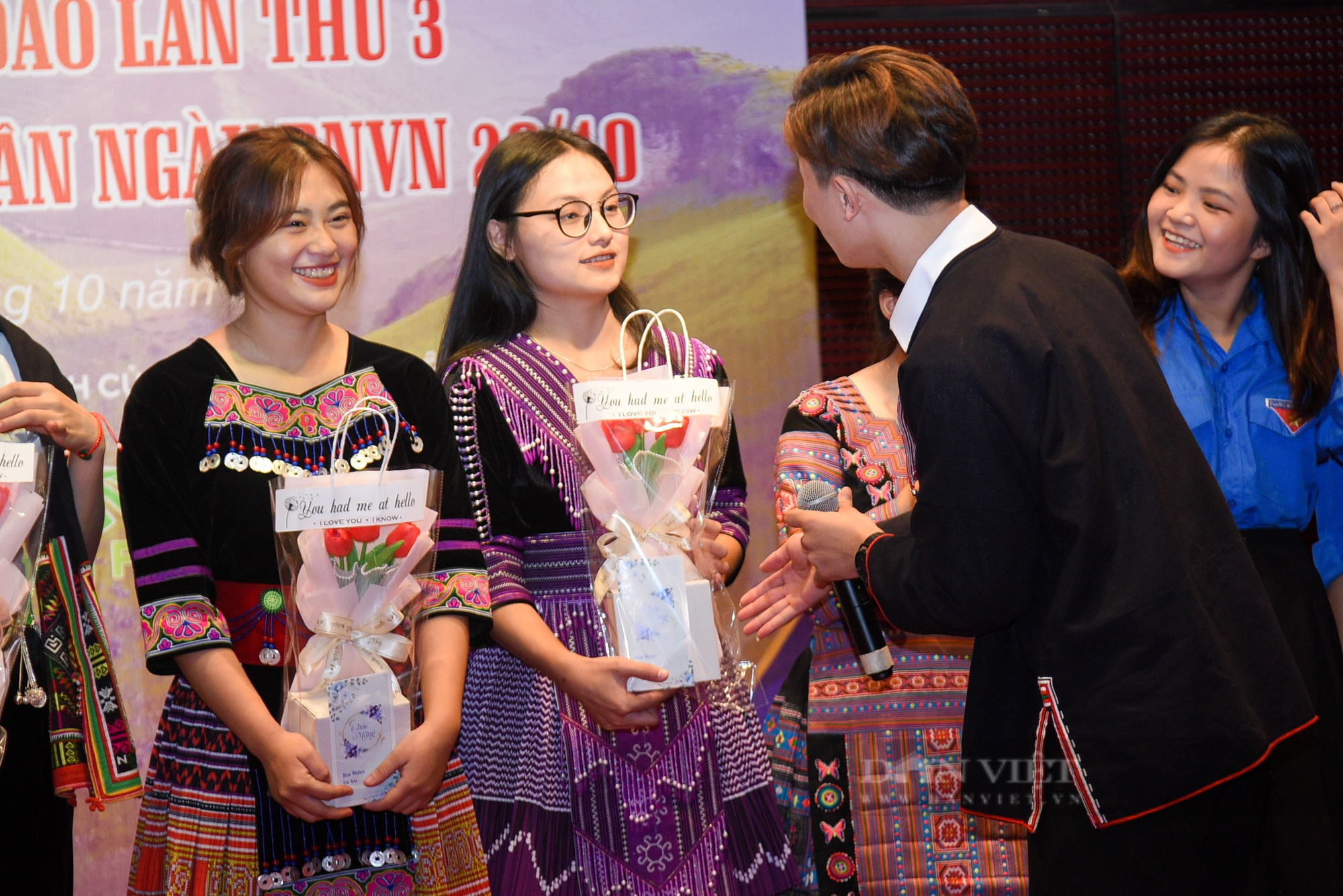Đủ cung bậc cảm xúc tại lễ chào đón tân sinh viên dân tộc Dao tại Hà Nội lần thứ 3 - Ảnh 7.