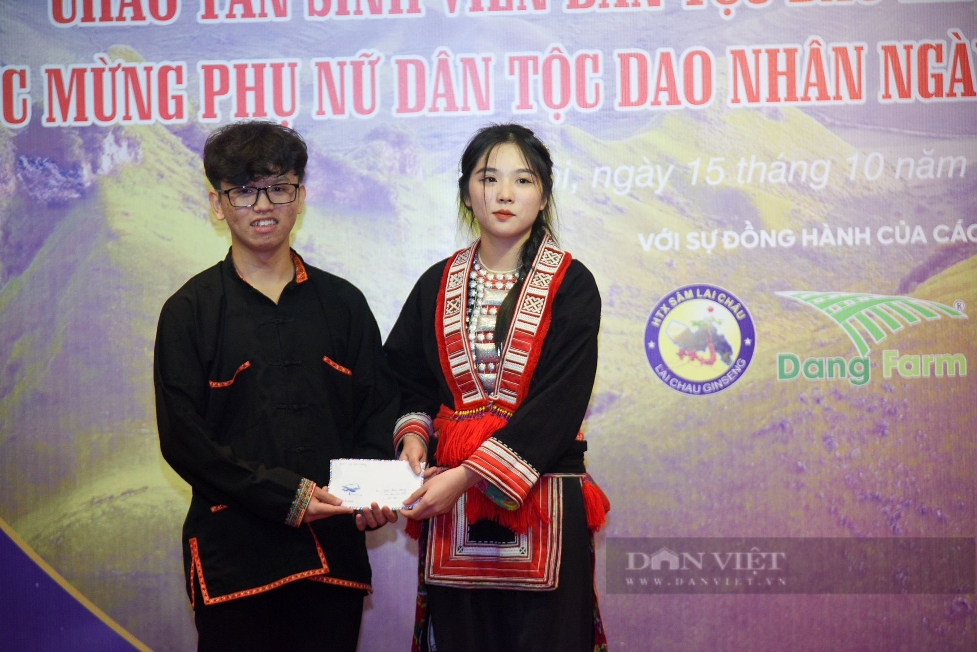 Đủ cung bậc cảm xúc tại lễ chào đón tân sinh viên dân tộc Dao tại Hà Nội lần thứ 3 - Ảnh 8.