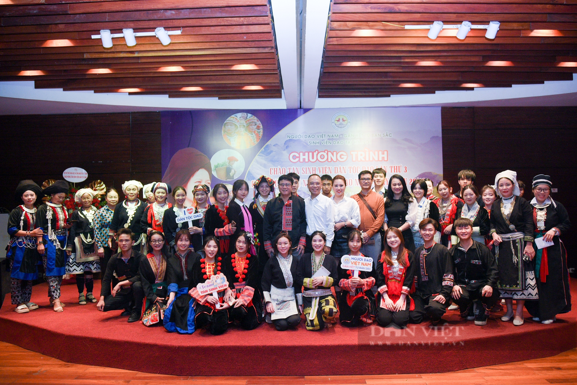 Đủ cung bậc cảm xúc tại lễ chào đón tân sinh viên dân tộc Dao tại Hà Nội lần thứ 3 - Ảnh 10.