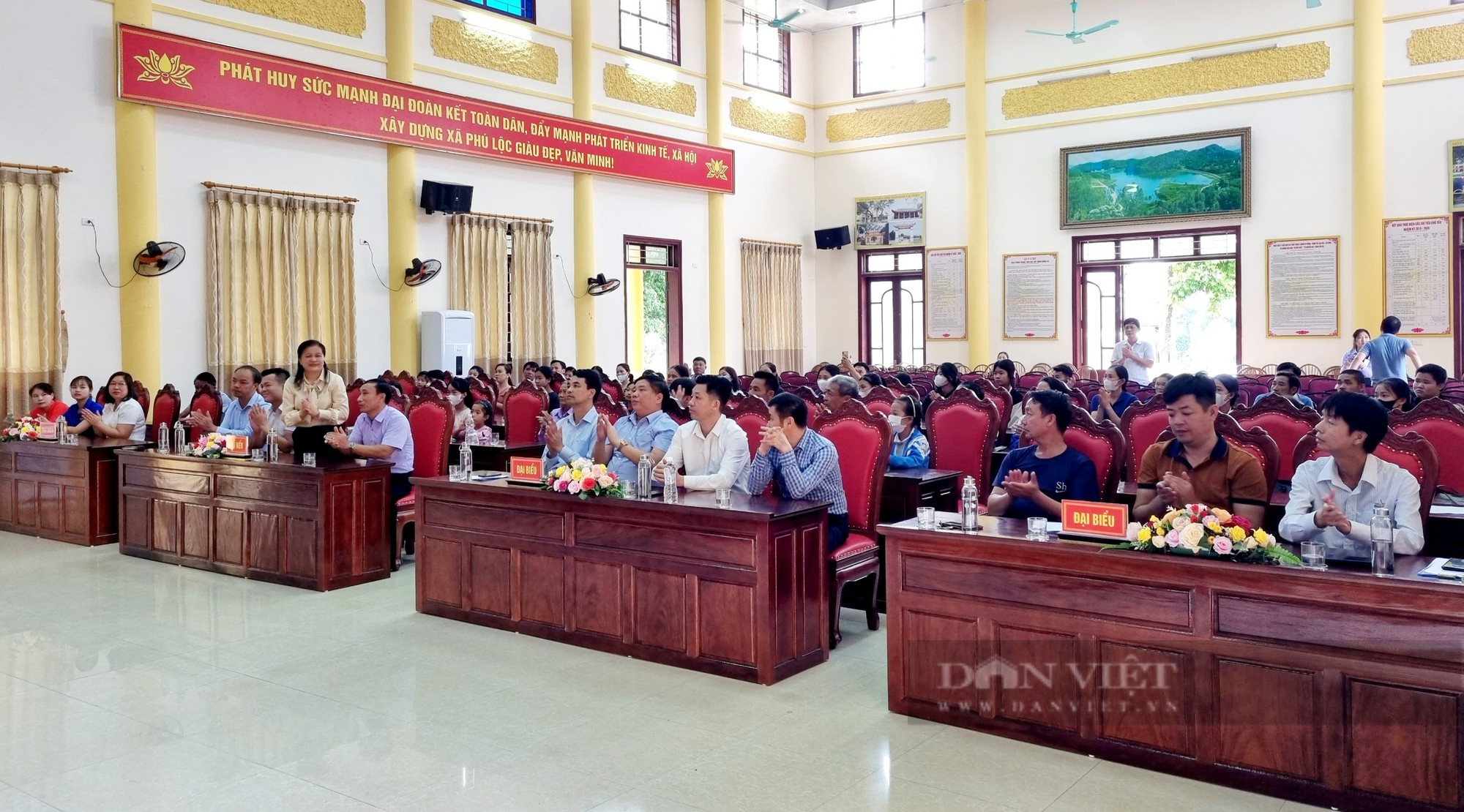 Ninh Bình: Con em nông dân có thành tích học tập tốt được trao thưởng “Tiếp sức nhà nông” - Ảnh 3.