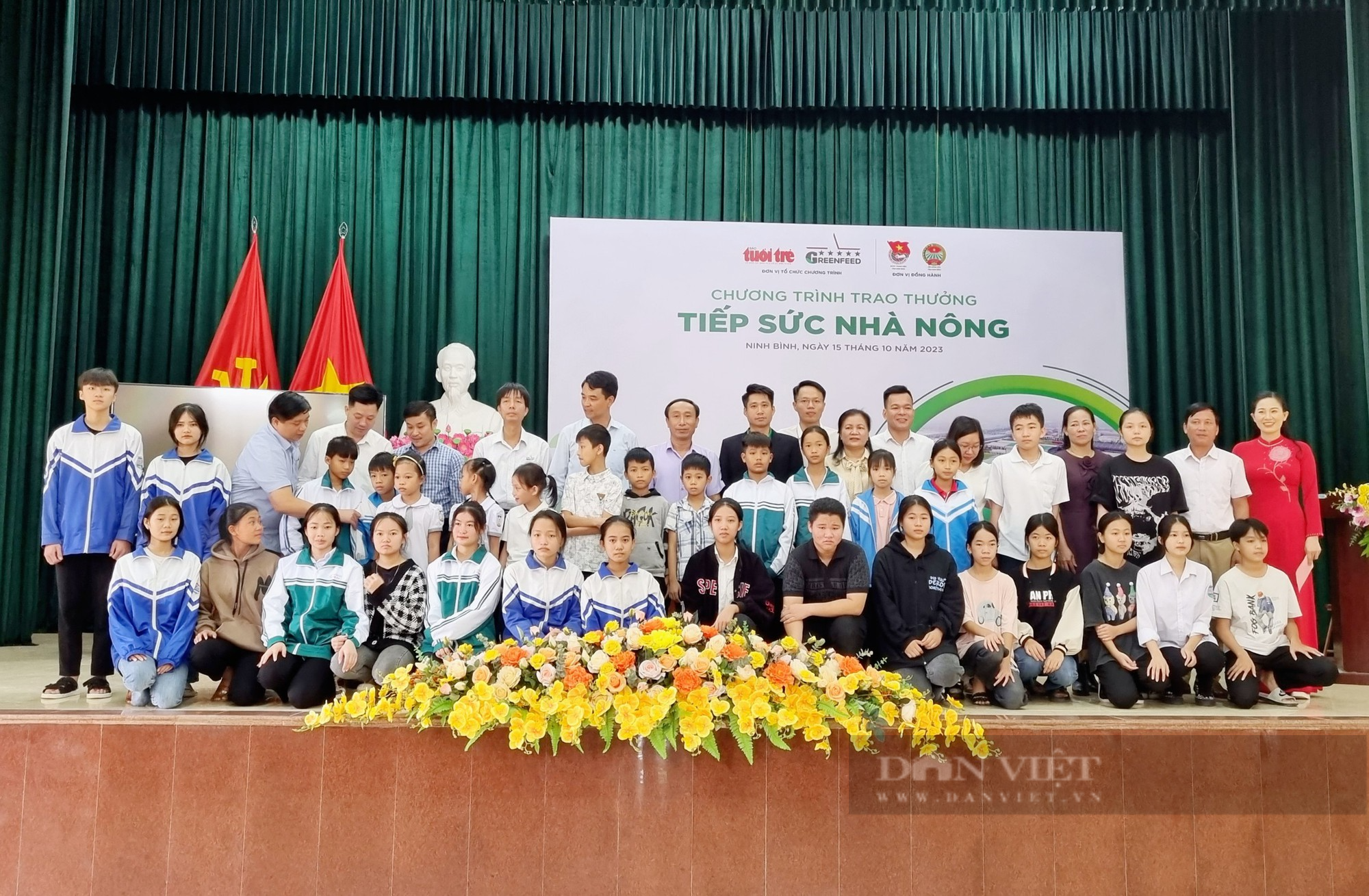 Ninh Bình: Con em nông dân có thành tích học tập tốt được trao thưởng “Tiếp sức nhà nông” - Ảnh 4.