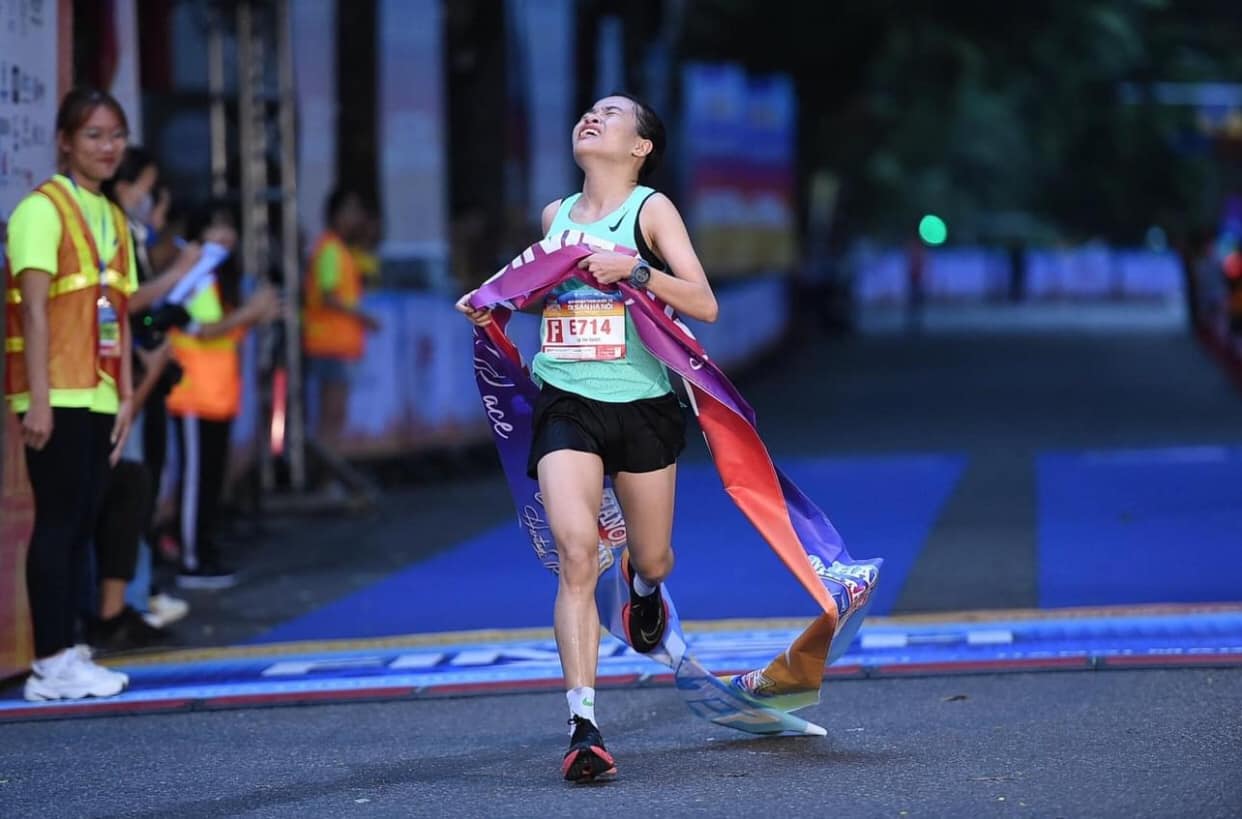 Vì sao kỷ lục của Lê Thị Tuyết tại Giải marathon quốc tế Di sản Hà Nội 2023 không được công nhận? - Ảnh 2.