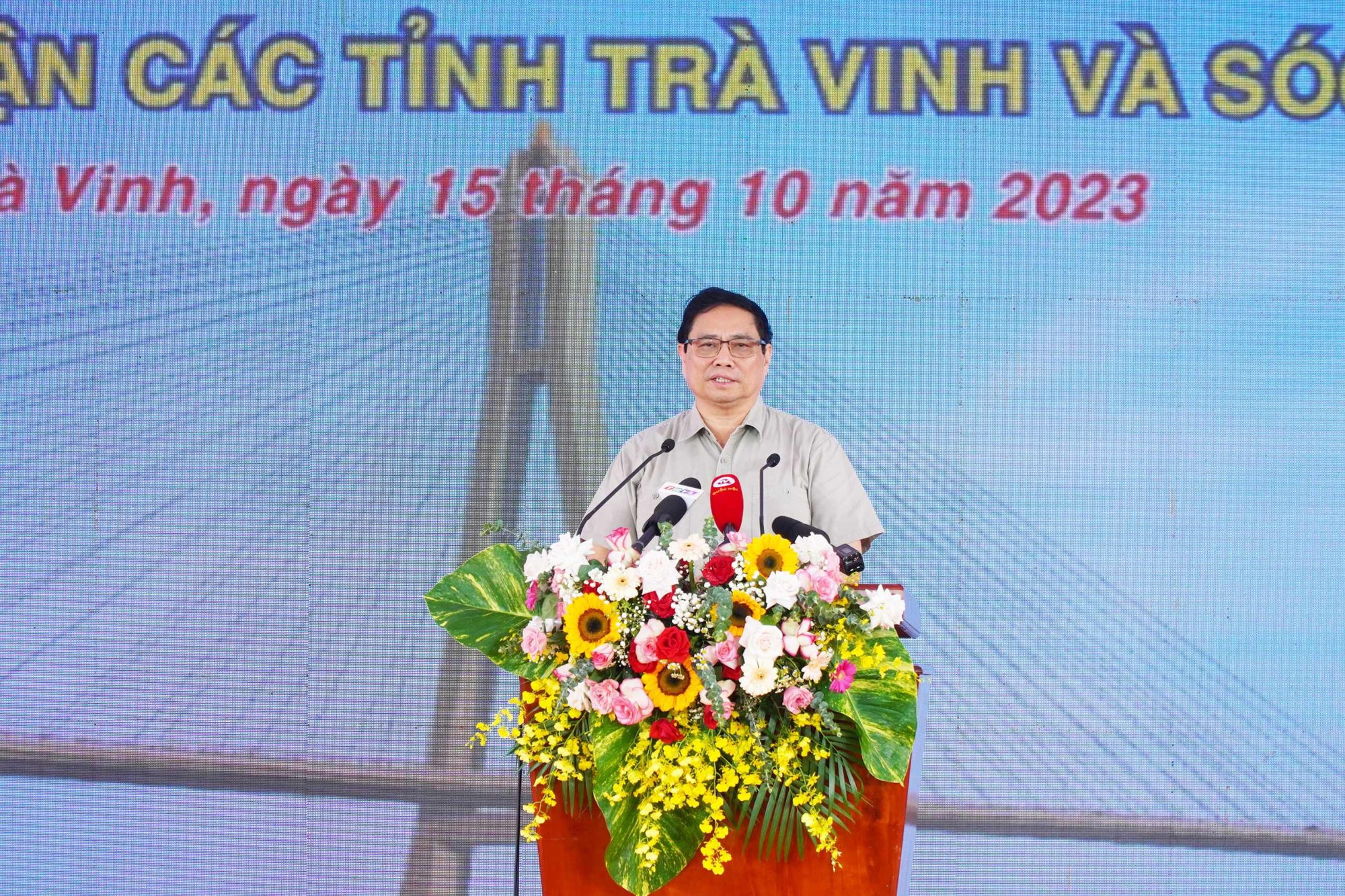 Thủ tướng Phạm Minh Chính yêu cầu Bộ GTVT hoàn thành dự án cầu Đại Ngãi trong năm 2025 - Ảnh 1.
