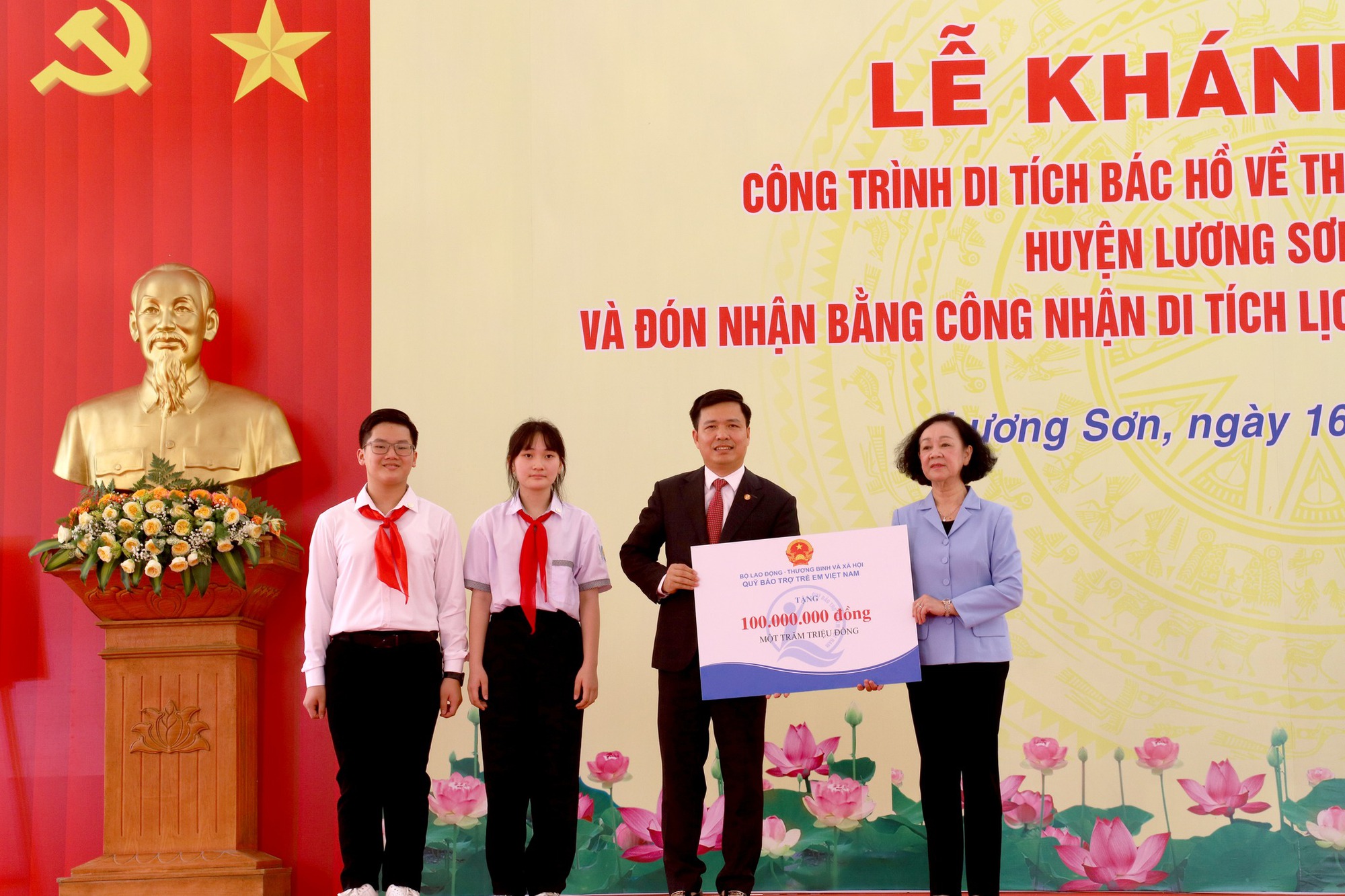 Hòa Bình: Khánh thành di tích Bác Hồ về thăm Tập đoàn sản xuất Chí Hòa - Ảnh 4.
