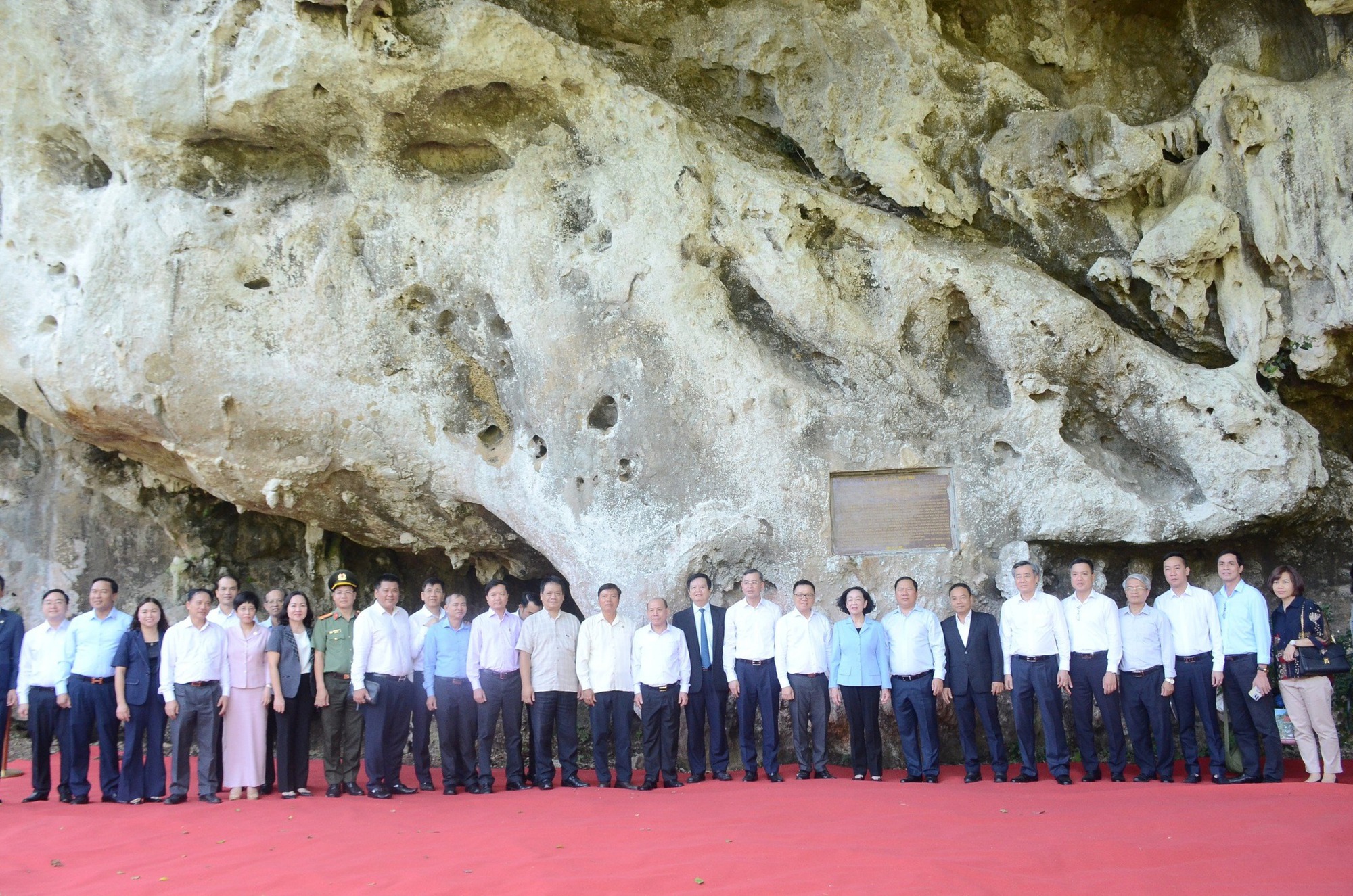 Hòa Bình: Khánh thành di tích Bác Hồ về thăm Tập đoàn sản xuất Chí Hòa - Ảnh 8.