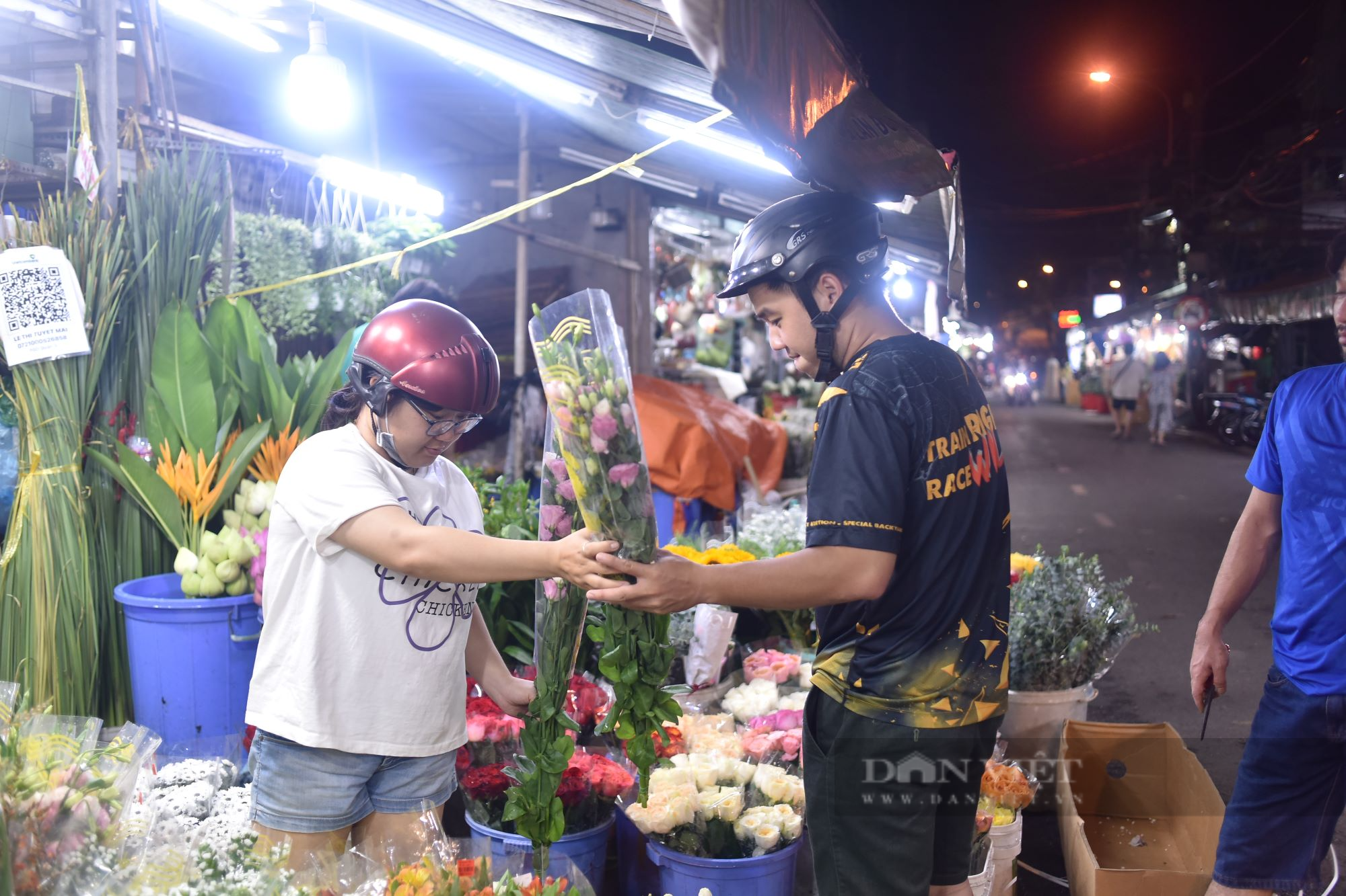 Chợ hoa lớn nhất Sài Gòn đìu hiu dịp lễ 20/10 - Ảnh 3.