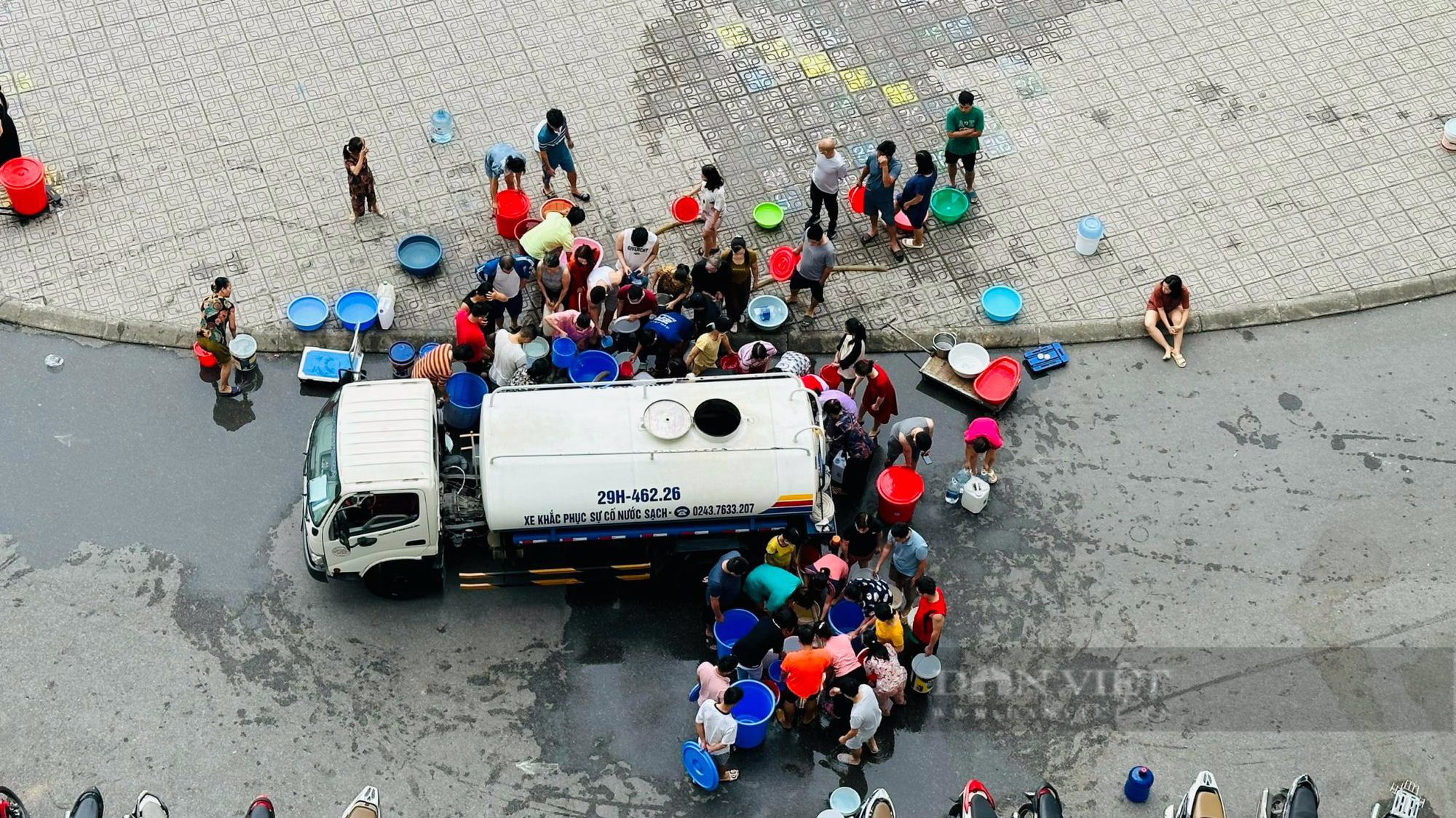 Vụ nổi mẩn ngứa, bong tróc da khi dùng nước sạch KĐT Thanh Hà: UBND huyện tổ chức họp khẩn - Ảnh 2.