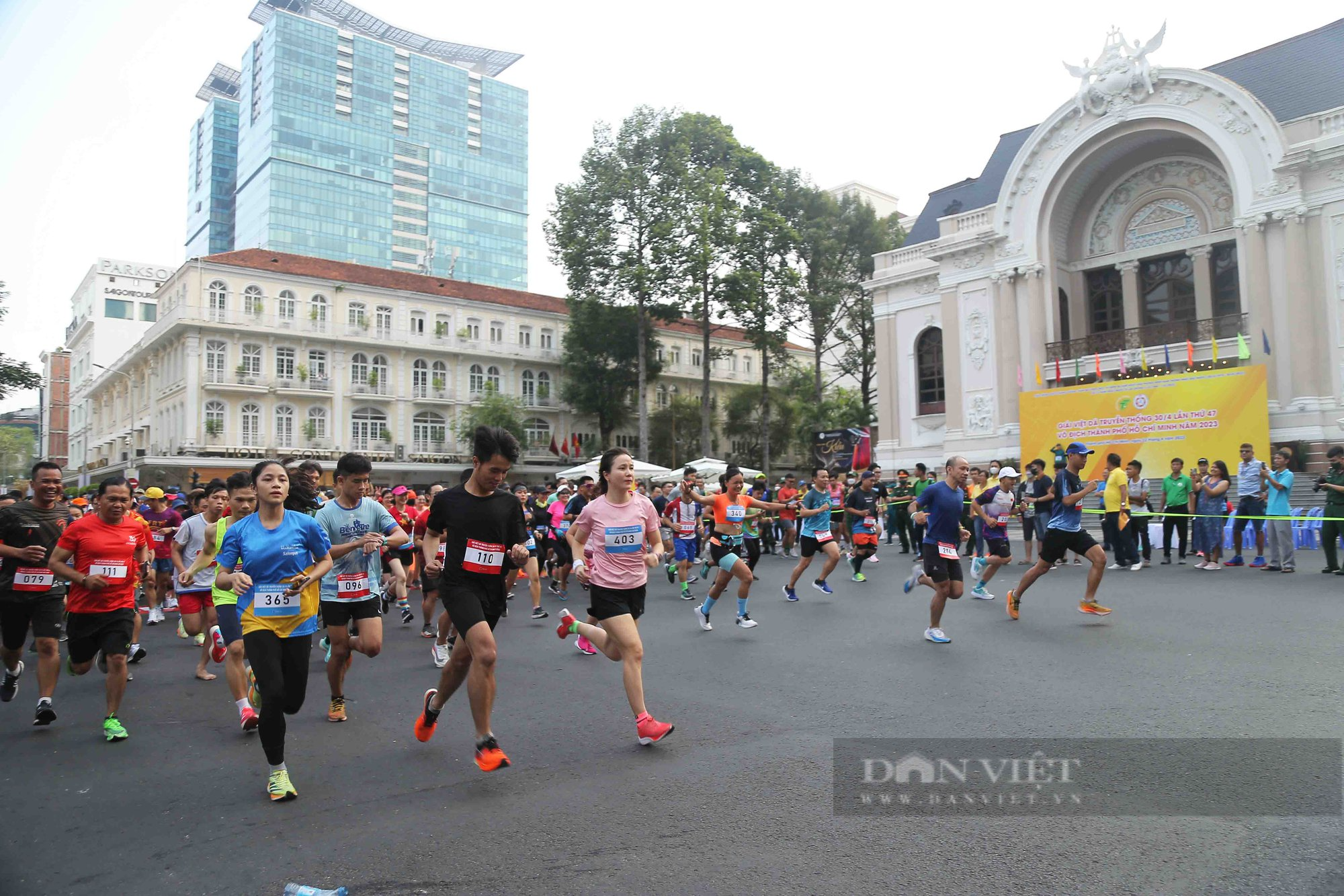 Kỷ lục gia marathon Nguyễn Chí Đông: &quot;Tôi thấy dân chạy phong trào bây giờ hăng quá!&quot; - Ảnh 1.