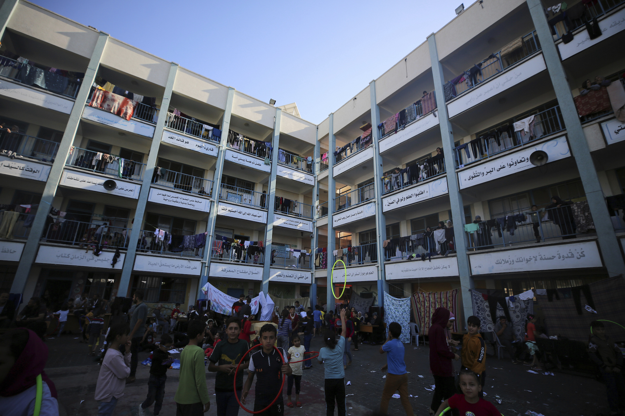 1.000 người mất tích dưới đống đổ nát của các tòa nhà bị đánh bom ở Gaza - Ảnh 1.