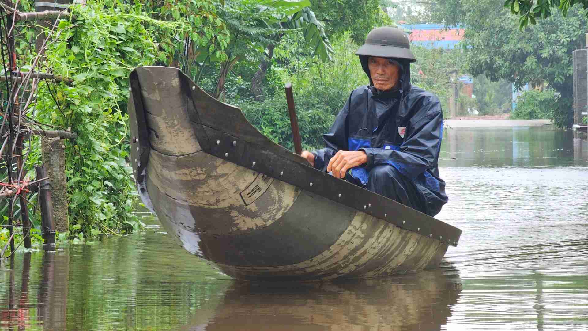 Cái làng thấp trũng nhất ở Thừa Thiên Huế, ngan, vịt bơi đầy sân, gà &quot;chạy&quot; lên gác, đường xóm thành sông - Ảnh 12.