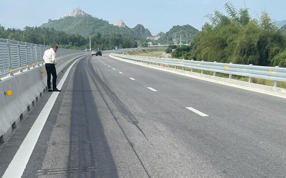 Cao tốc Nghi Sơn - Diễn Châu nghi bị phá hoại mặt đường: Ban Quản lý dự án 6 vào cuộc