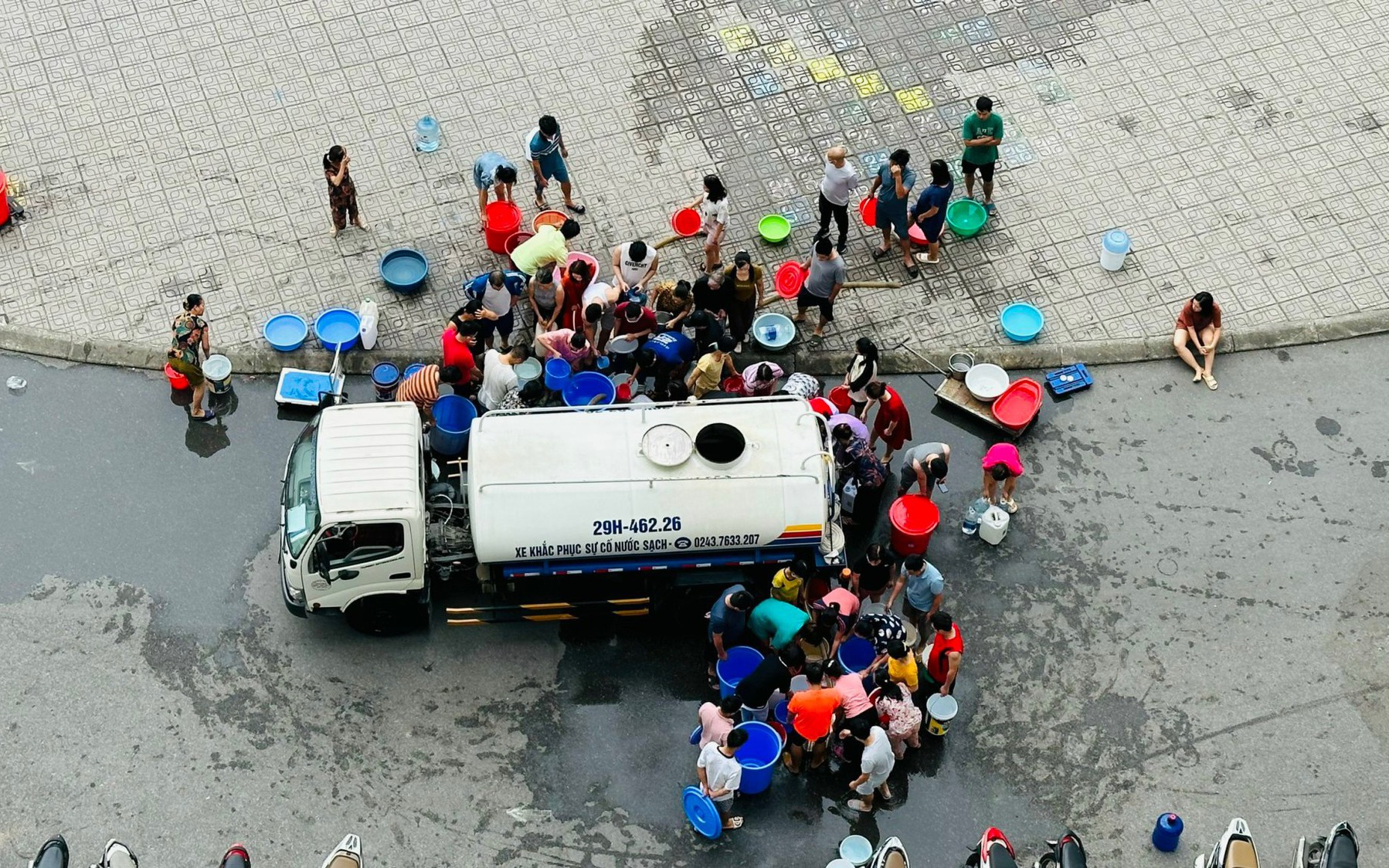 Vụ nổi mẩn ngứa, bong tróc da khi dùng nước sạch KĐT Thanh Hà: UBND huyện tổ chức họp khẩn