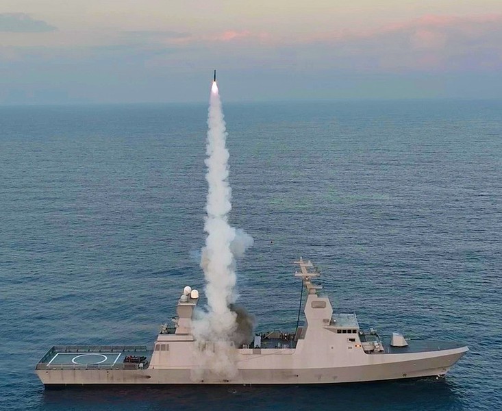 Israel lần đầu huy động tàu tên lửa tàng hình Sa'ar 6 tấn công Hamas - Ảnh 2.