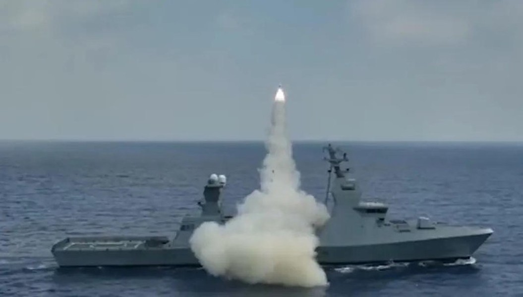 Israel lần đầu huy động tàu tên lửa tàng hình Sa'ar 6 tấn công Hamas - Ảnh 3.