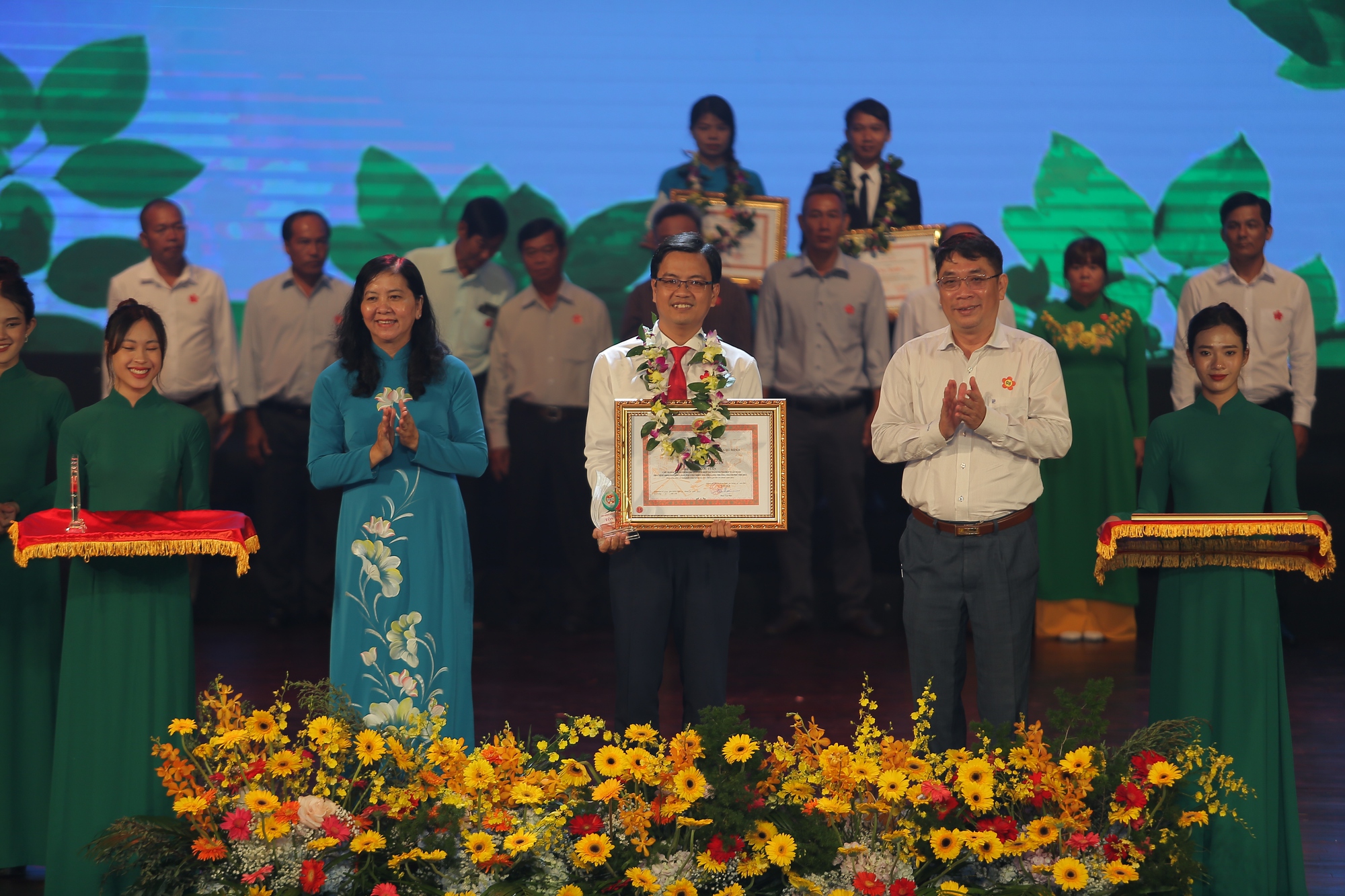 Phó Bí thư Thành ủy TP.HCM: Lấy nông dân làm trung tâm, lấy nông thôn làm nền tảng và lấy nông nghiệp làm động lực - Ảnh 4.