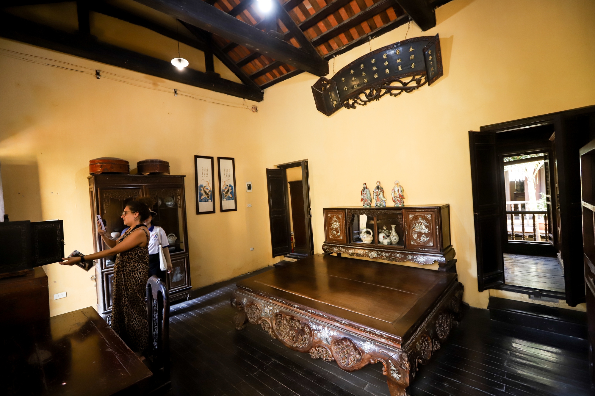 Khám phá ngôi nhà cổ 130 tuổi đặc biệt nhất Hà Nội - Ảnh 10.