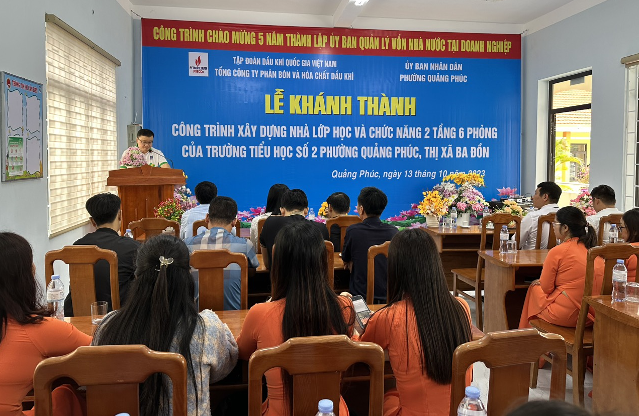 Bàn giao Nhà lớp học và chức năng cho Trường Tiểu học số 2, thị xã Ba đồn, tỉnh Quảng Bình - Ảnh 1.