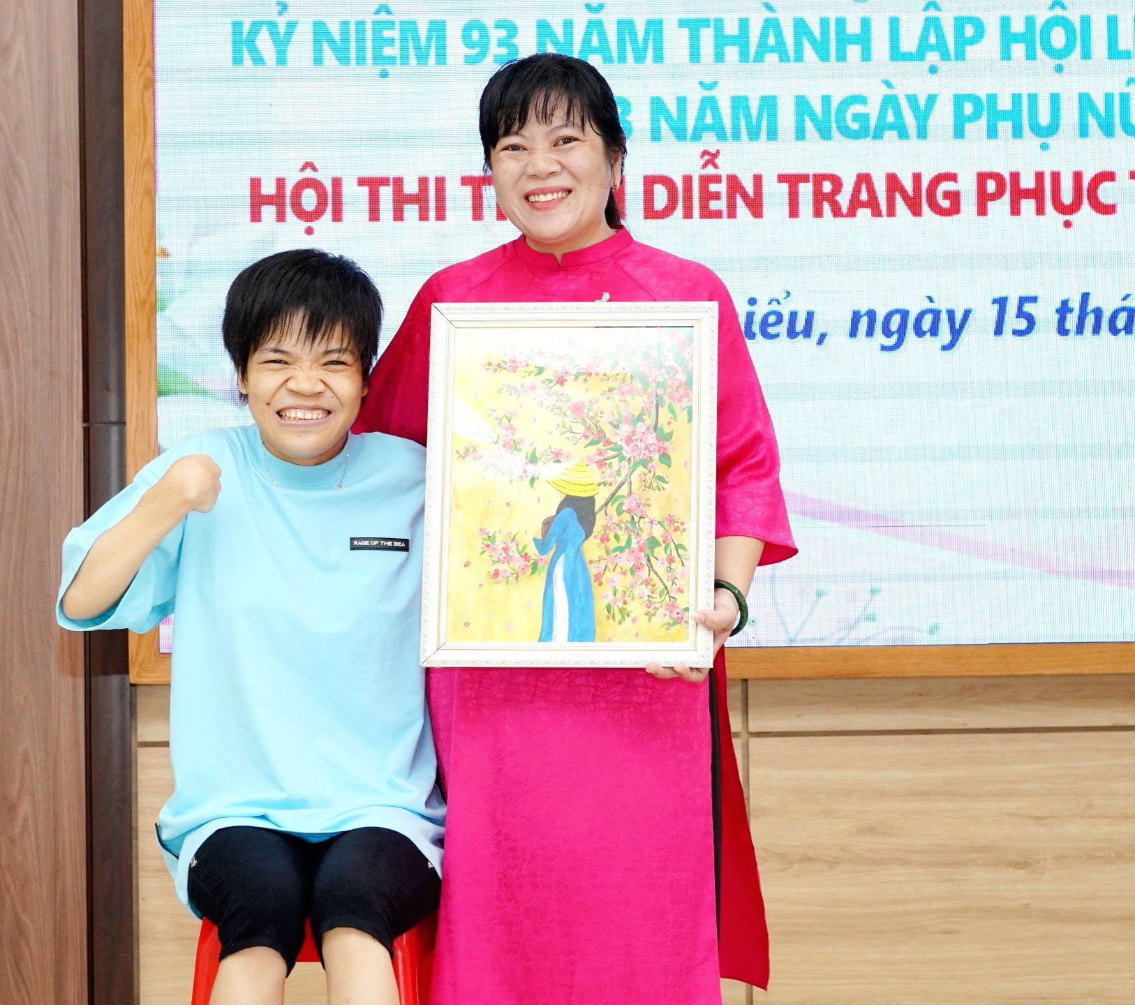 Cô gái khuyết tật ở TP.HCM với niềm đam mê vẽ tranh bằng chân suốt 20 năm - Ảnh 6.