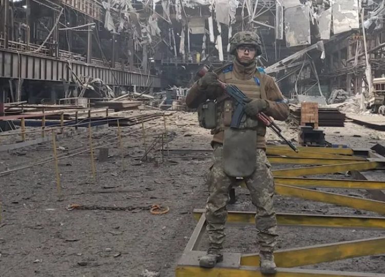 Chiến binh Azov của Ukraine sống sót từ địa ngục, băng qua lãnh thổ Nga kiểm soát 200km để 'về nhà' - Ảnh 2.