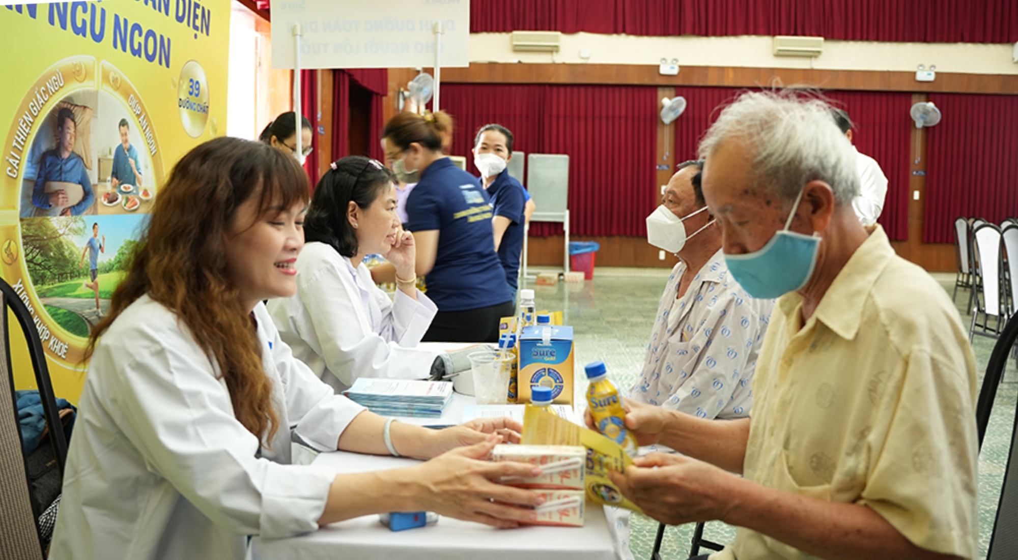 “Có Hẹn Cùng Thanh Xuân” - chuyến tàu ngược thời gian cho người cao tuổi - Ảnh 3.