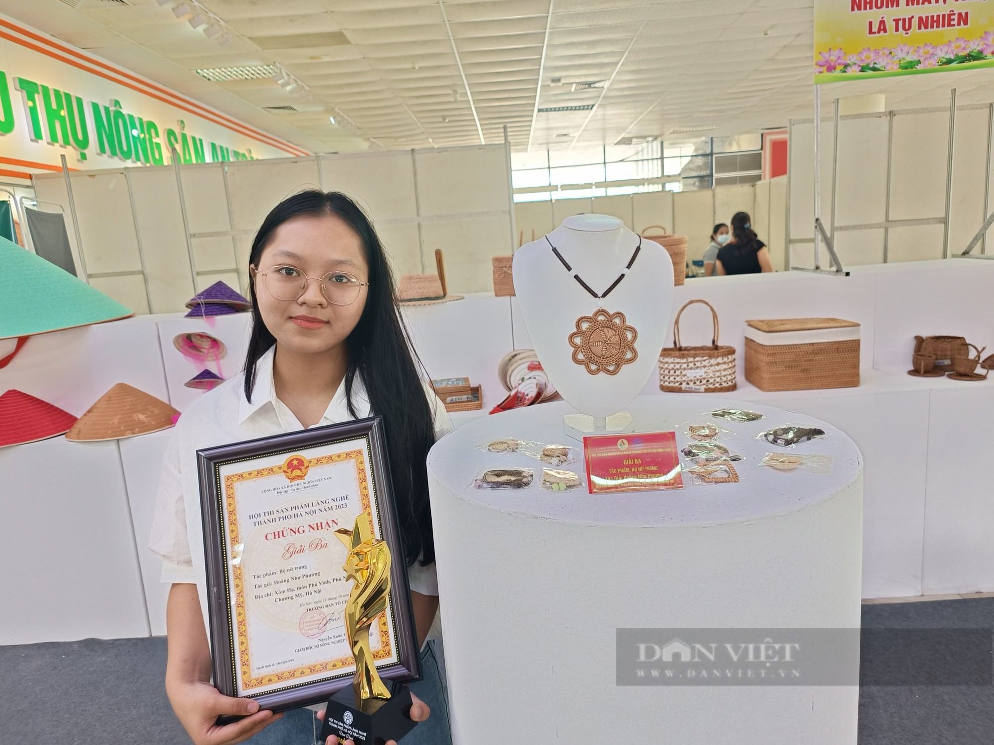 56 tác phẩm được trao giải tại Hội thi sản phẩm làng nghề TP Hà Nội 2023: Tác giả trẻ nhất chỉ mới 18 tuổi - Ảnh 5.