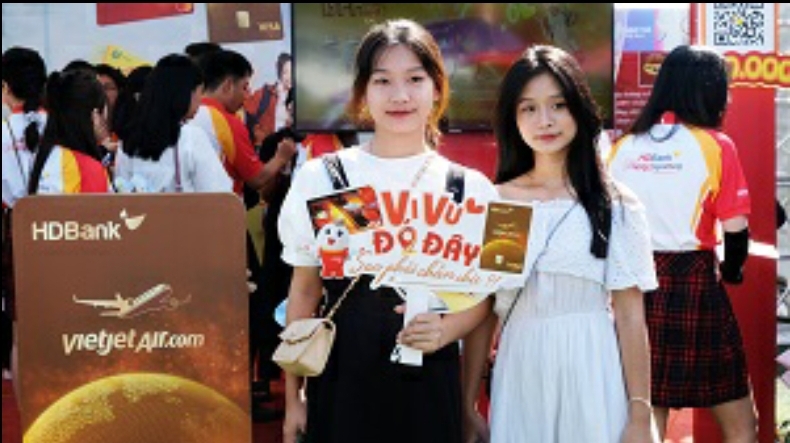  Thẻ tín dụng HDBank thu hút hàng ngàn bạn trẻ tại Sóng Festival 2023 - Ảnh 2.