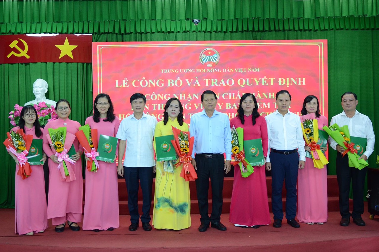 Trung ương Hội Nông dân Việt Nam kiểm tra, giám sát và trao quyết định cán bộ cho Hội Nông dân TP.HCM - Ảnh 3.