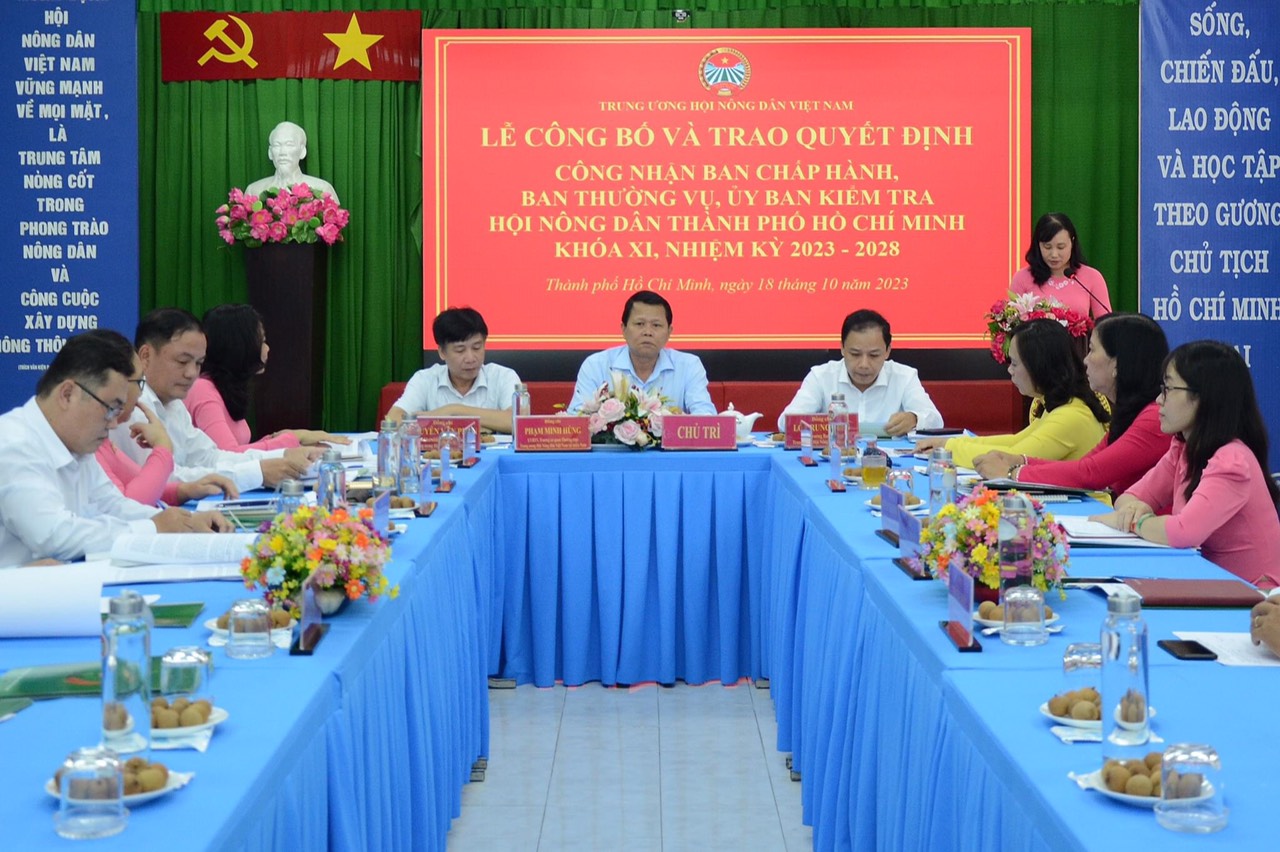 Trung ương Hội Nông dân Việt Nam kiểm tra, giám sát và trao quyết định cán bộ cho Hội Nông dân TP.HCM - Ảnh 1.