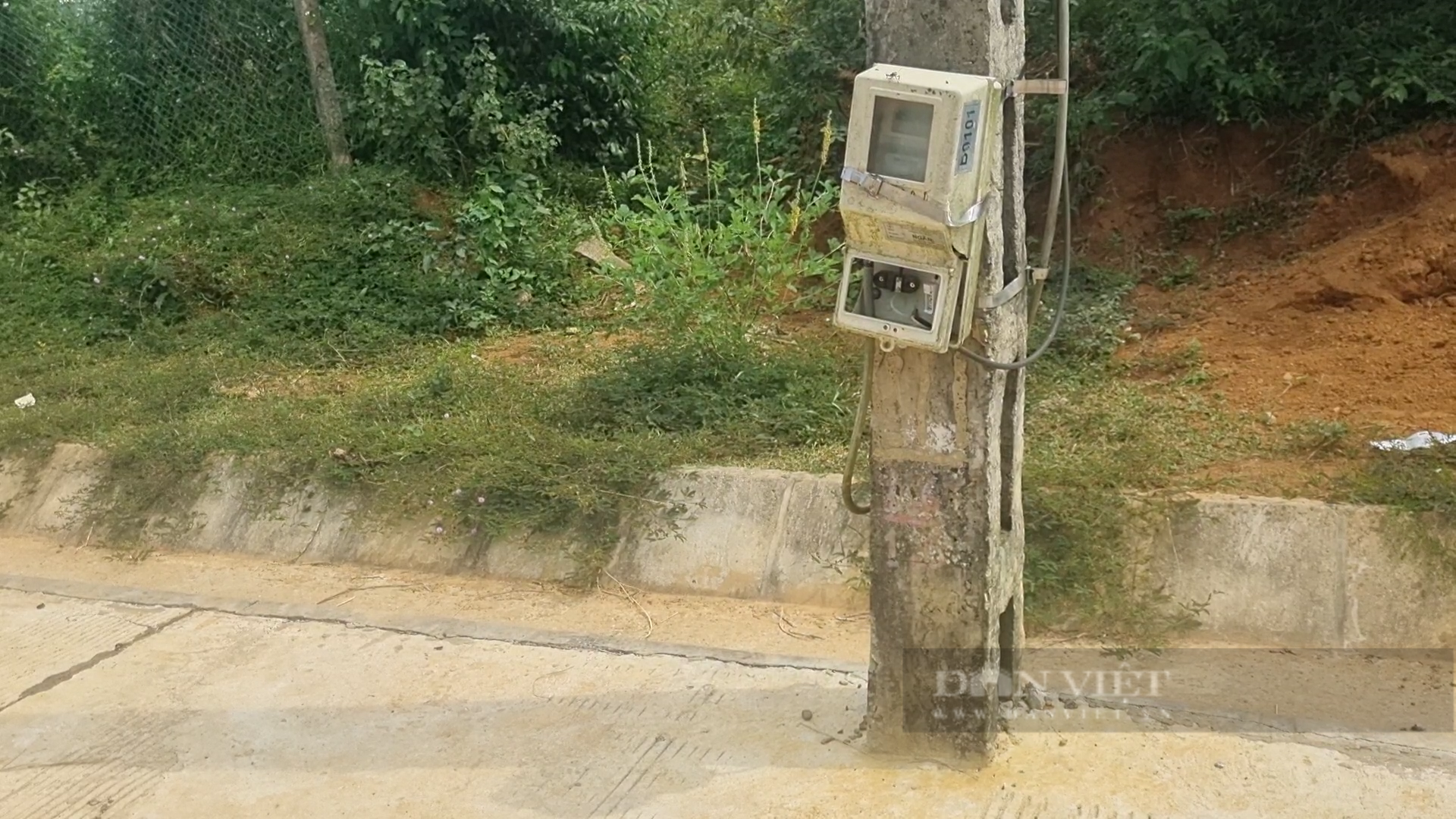 Vụ cột điện giữa đường ở huyện Cao Phong (Hòa Bình): Cột điện đã được rào chắn - Ảnh 7.