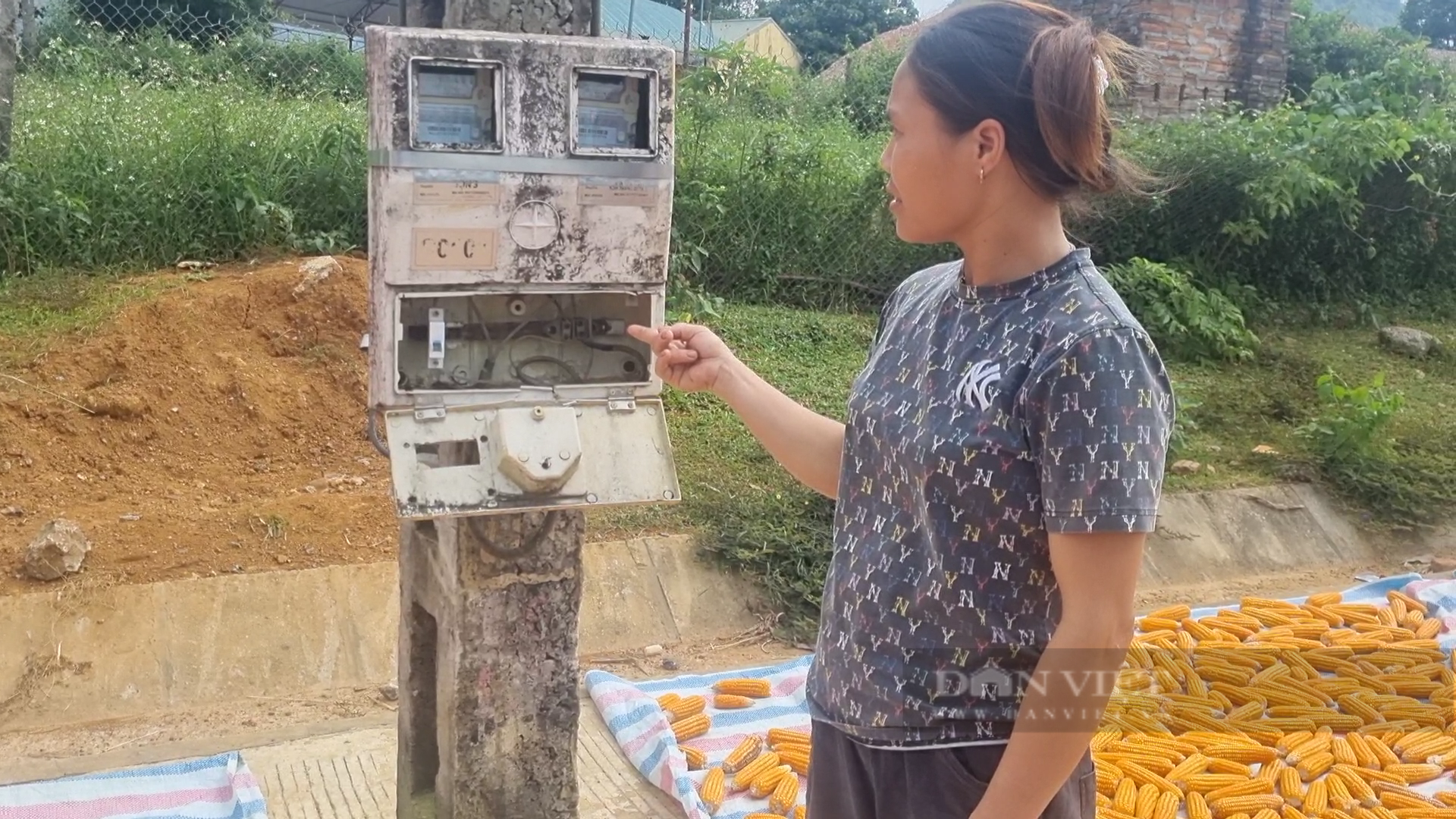 Vụ cột điện giữa đường ở huyện Cao Phong (Hòa Bình): Cột điện đã được rào chắn - Ảnh 9.