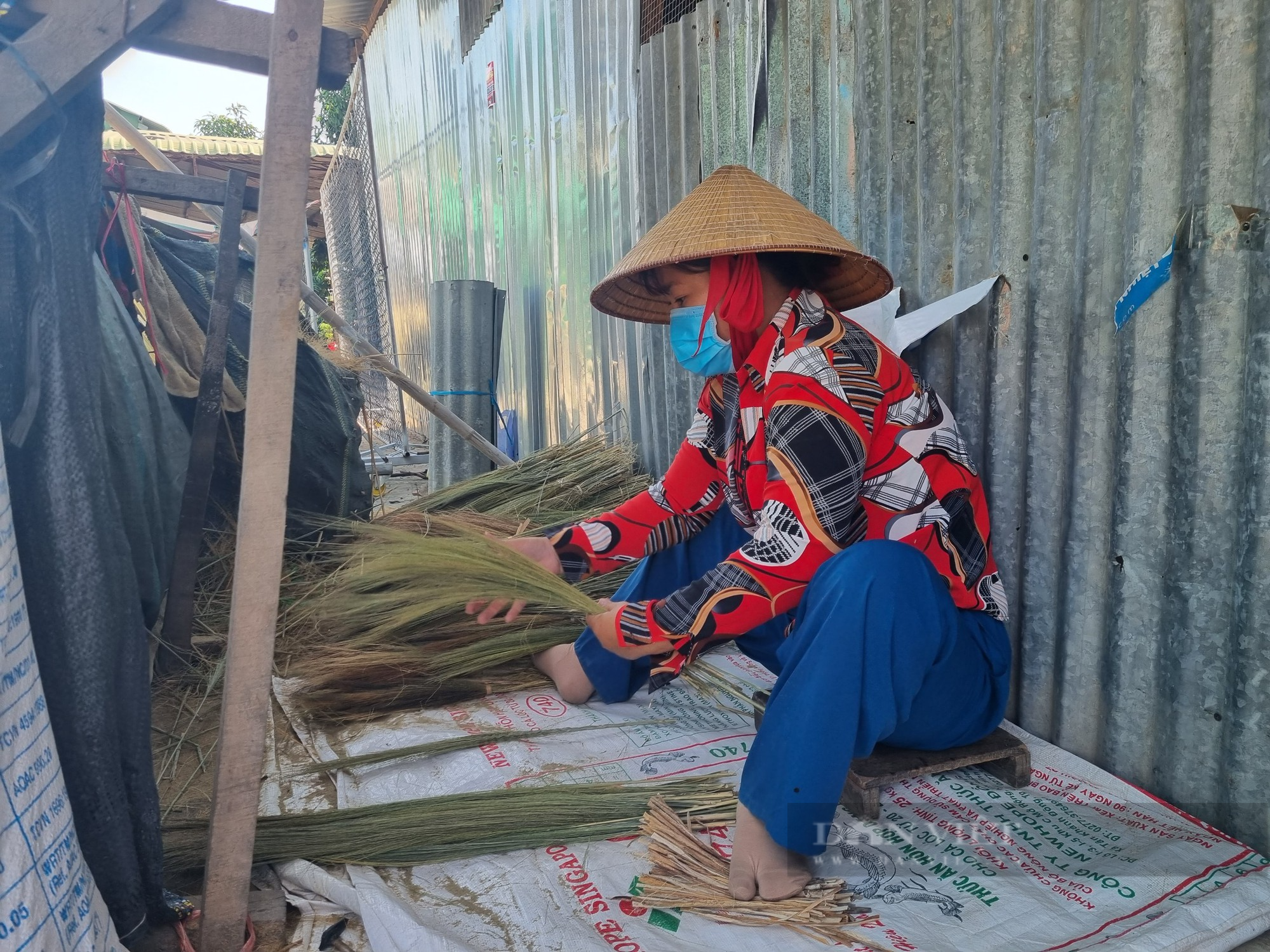 Làng nghề bó chổi sậy ở An Giang- điểm tựa cho lao động nông thôn - Ảnh 5.