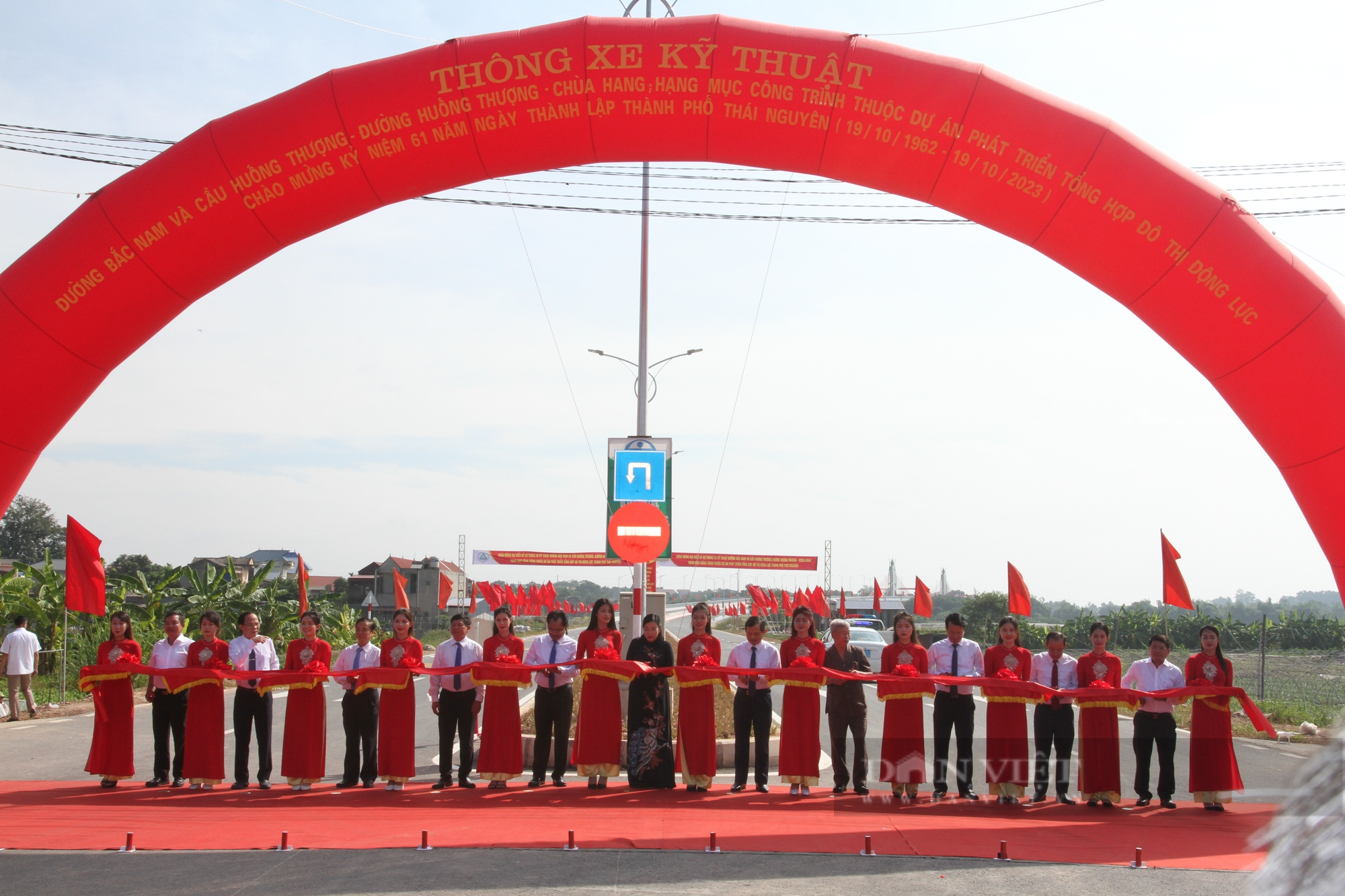 Thông xe cây cầu lớn nhất Thái Nguyên, mở ra nhiều tiềm tăng phát triển kinh tế - xã hội địa phương - Ảnh 4.