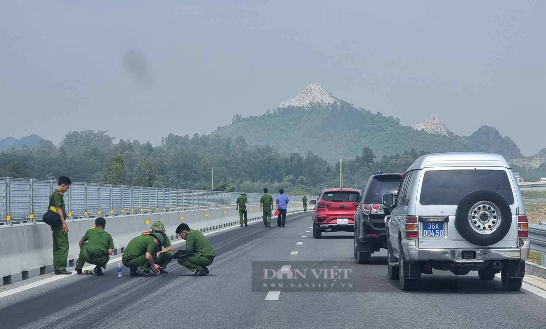 Vụ cao tốc Nghi Sơn - Diễn Châu nghi có dấu hiệu bị đổ hóa chất phá hoại mặt đường: Công an vào cuộc - Ảnh 1.