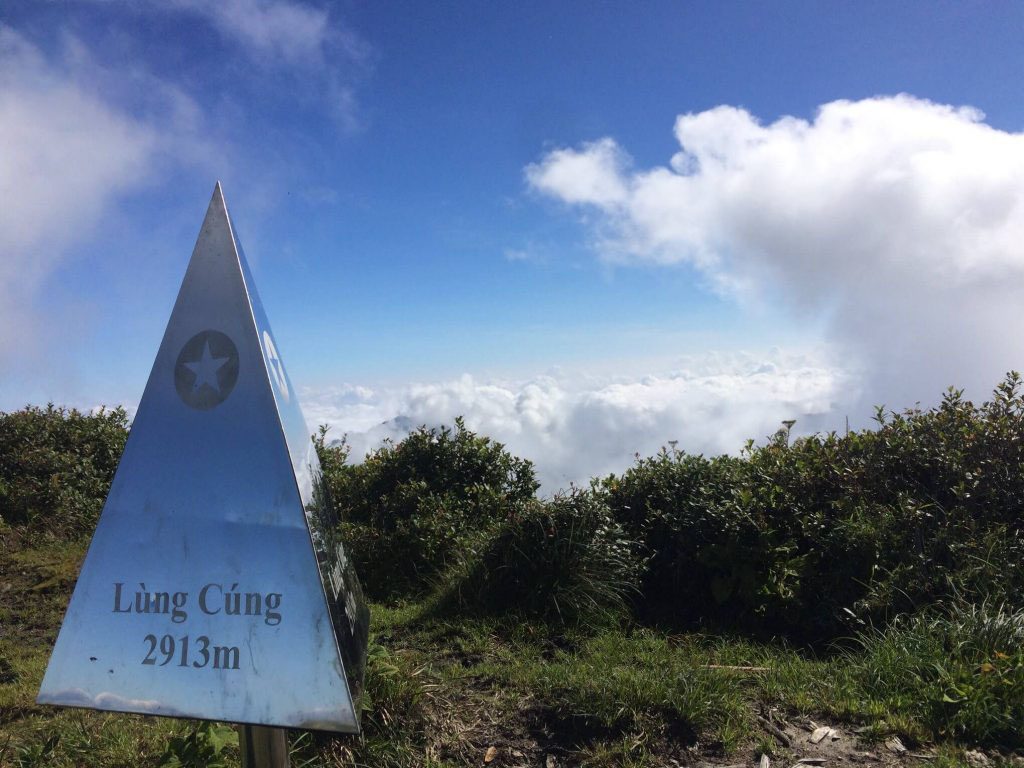 Ngọn núi cao 2913m so với mặt nước biển ở Yên Bái, tha hồ săn mây, cảnh đẹp như phim, người ta đang lên xem - Ảnh 6.