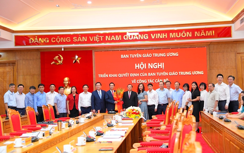 Trưởng Ban Tuyên giáo Trung ương trao quyết định bổ nhiệm Tổng Biên tập Báo điện tử Đảng Cộng sản Việt Nam - Ảnh 2.