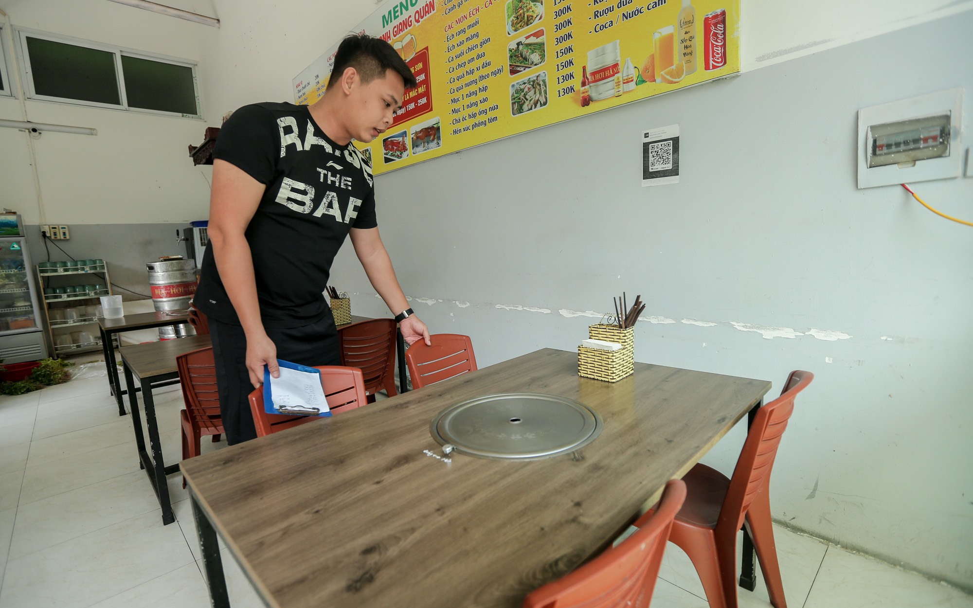 Vụ nước sạch KĐT Thanh Hà: Hàng quán đau đầu phải đóng cửa, đìu hiu vì mất nước 