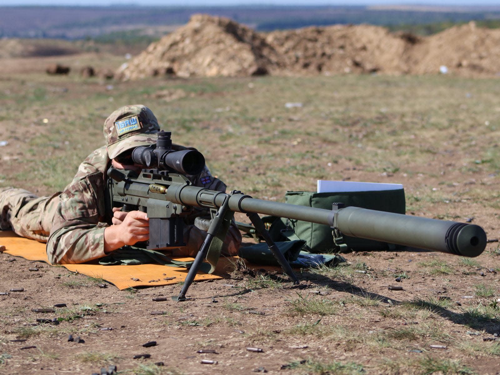 Tay bắn tỉa &quot;Bóng ma Bakhmut&quot; khét tiếng của Ukraine tiết lộ cách hạ gục hàng trăm lính Nga chỉ với khẩu Barrett M107A1 - Ảnh 2.