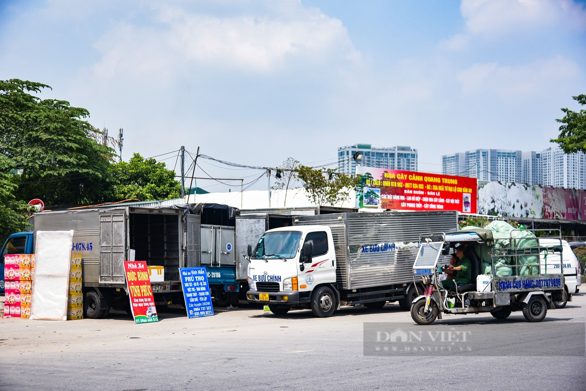 Bến xe tải hoạt động nhộn nhịp trên đại lộ nghìn tỷ ở Hà Nội - Ảnh 13.