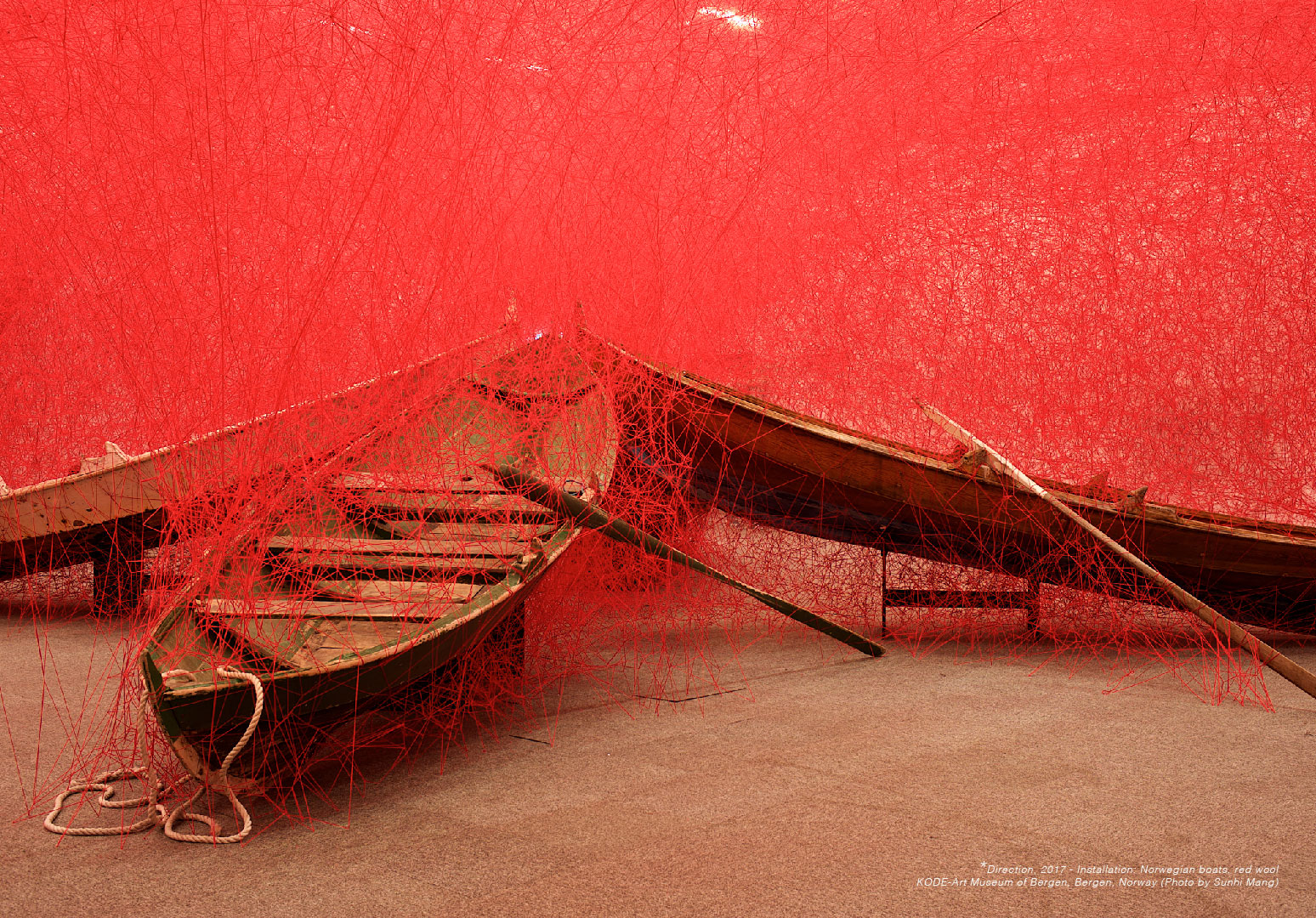 Mở cửa triển lãm sắp đặt “Thủy triều cảm xúc” của nghệ sĩ Chiharu Shiota tại Việt Nam - Ảnh 3.