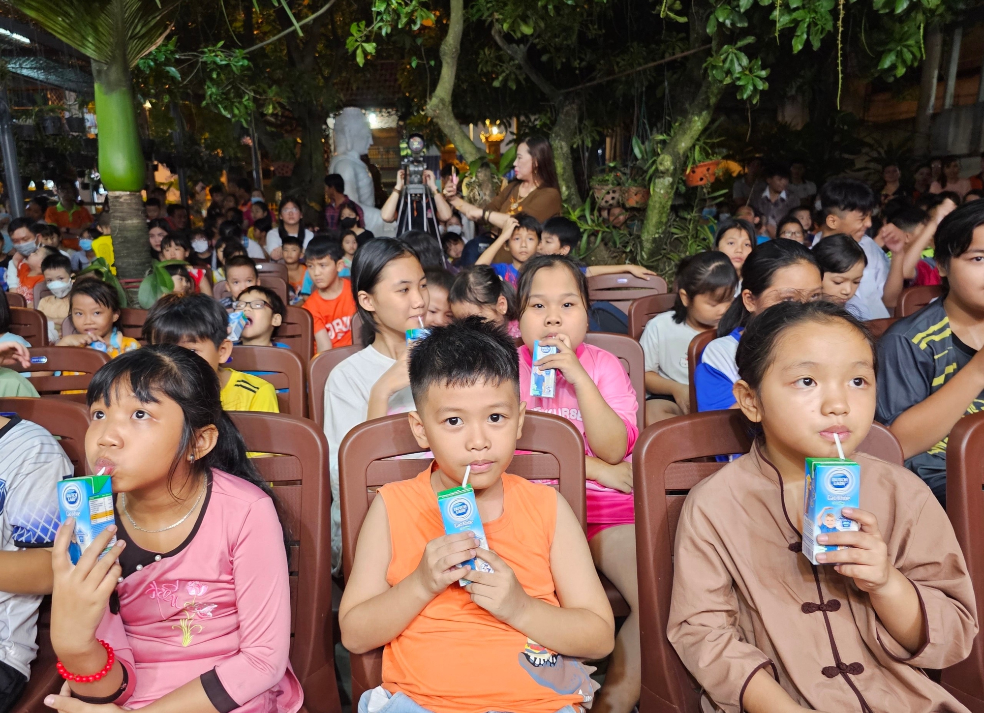 60.000 hộp sữa yêu thương ấm lòng trẻ em Bình Dương mùa Trung thu - Ảnh 2.