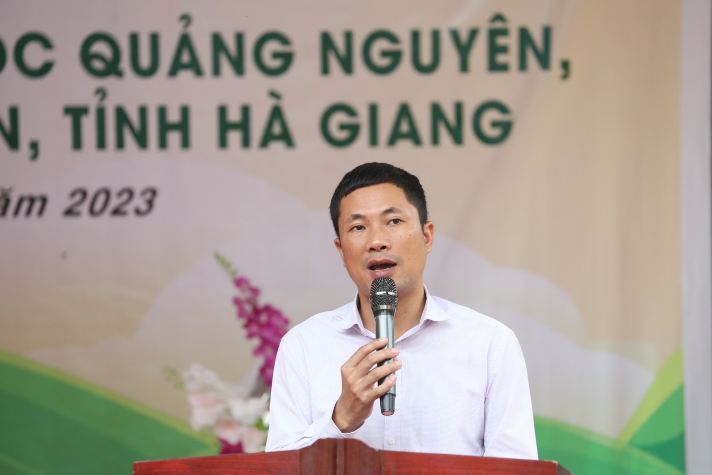 Him Lam trao nhà bán trú cho học sinh vùng cao Xín Mần - Hà Giang - Ảnh 2.
