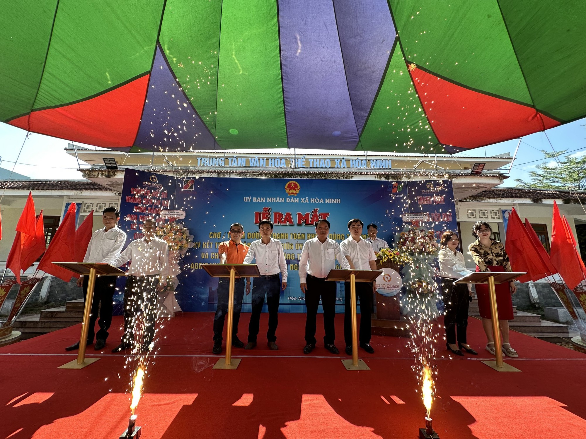 Agribank Chi nhánh KCN Hòa Khánh Nam Đà Nẵng ra mắt chợ, tuyến đường thanh toán không dùng tiền mặt - Ảnh 5.